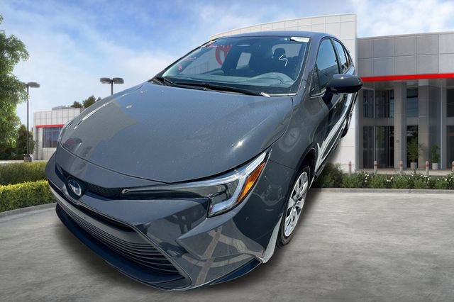 Used 2025 Toyota Corolla LE w/ Convenience Package FWD image 3