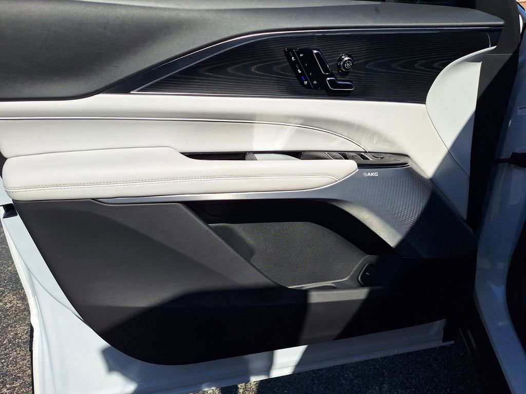 New 2026 Cadillac Lyriq Premium Sport w/ LPO, ONYX Package image 30