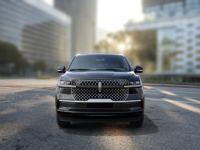 New 2027 Lincoln Navigator Reserve AWD/4WD image 4