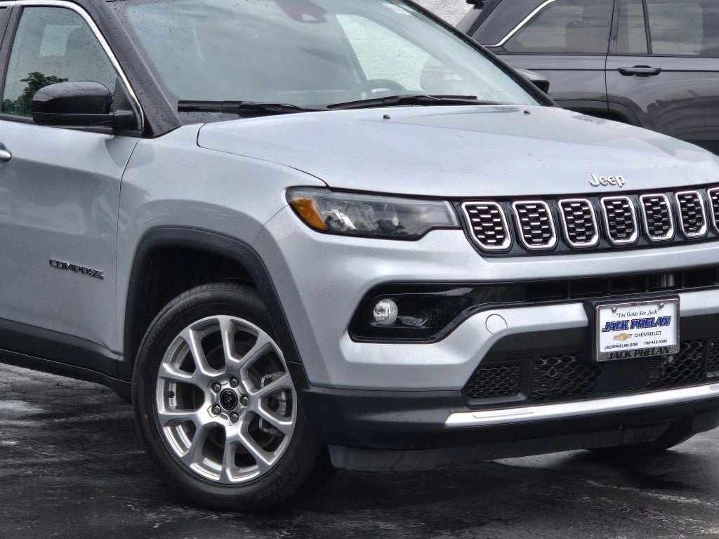 Used 2025 Jeep Compass Limited AWD/4WD image 3