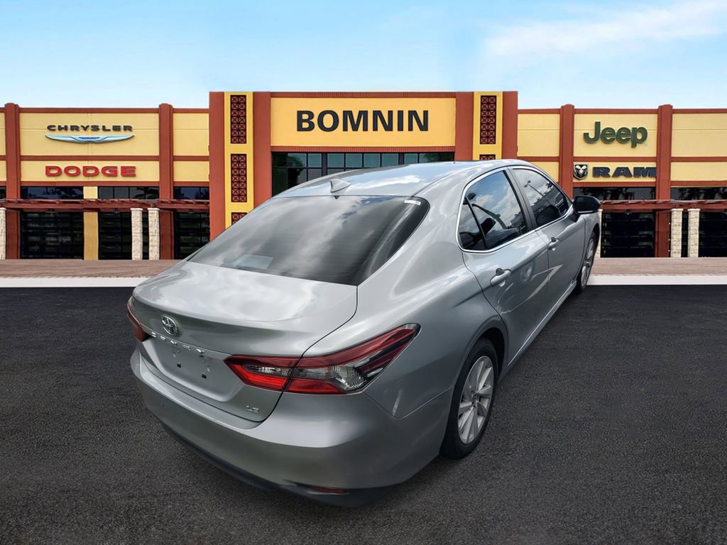 Used 2022 Toyota Camry LE image 3