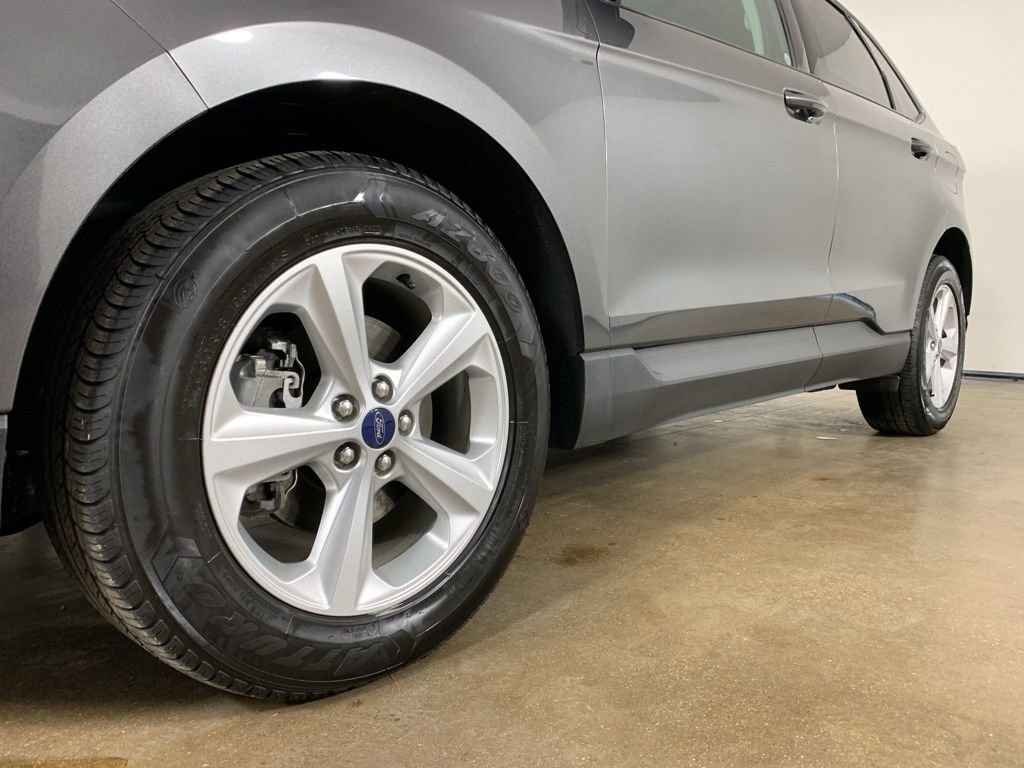Used 2020 Ford Edge SE image 2