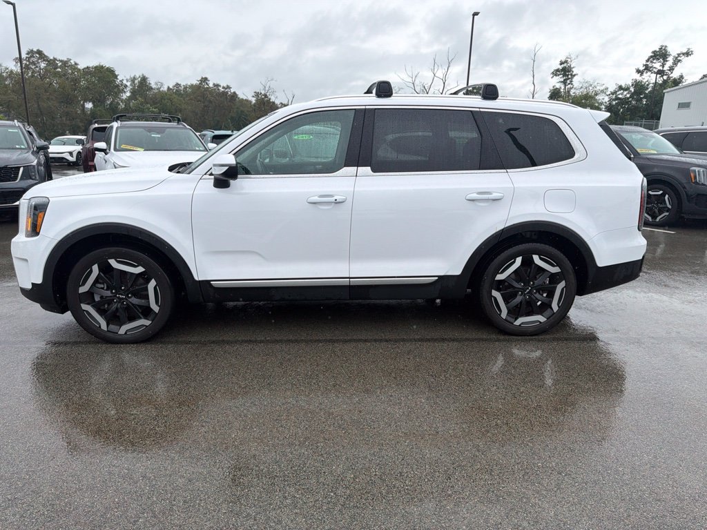 Certified 2024 Kia Telluride EX w/ EX Captain's Chair Package AWD/4WD image 4