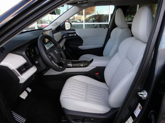 New 2025 Mitsubishi Outlander SEL image 15
