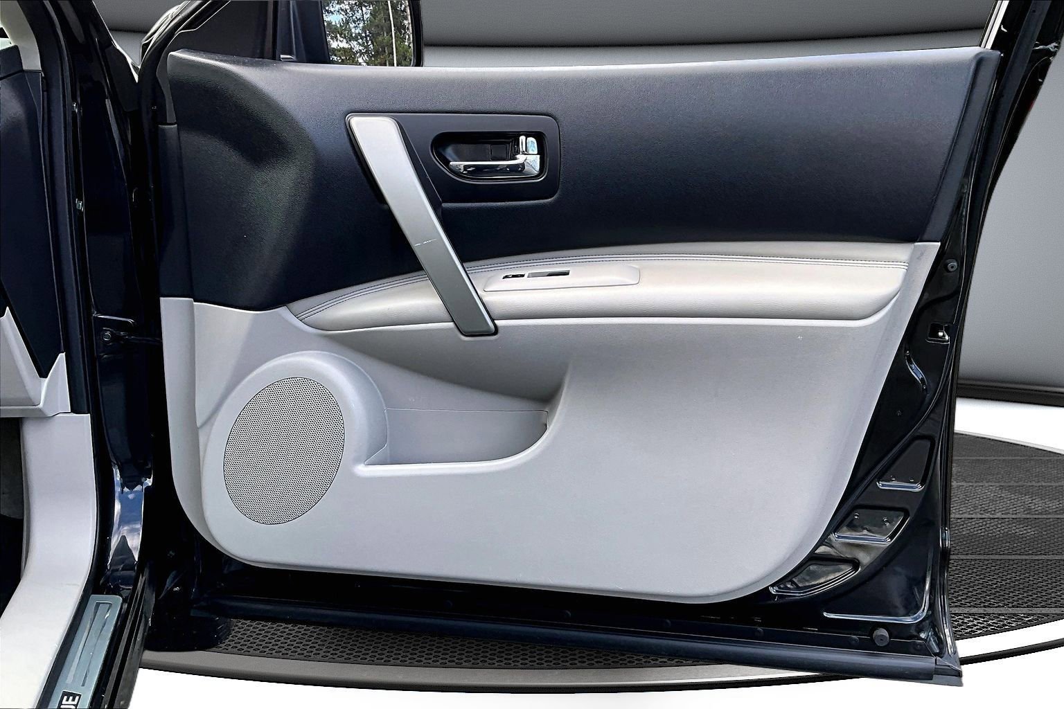 Used 2013 Nissan Rogue SL image 25