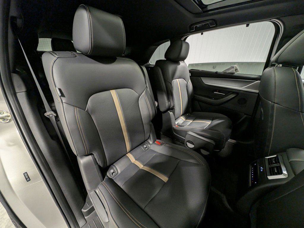 New 2024 MAZDA CX-90 Plug-In Hybrid w/ Premium Plus image 17