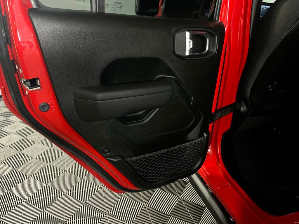 Used 2025 Jeep Wrangler Unlimited Rubicon image 19