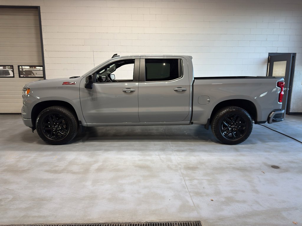 Used 2024 Chevrolet Silverado 1500 RST image 2