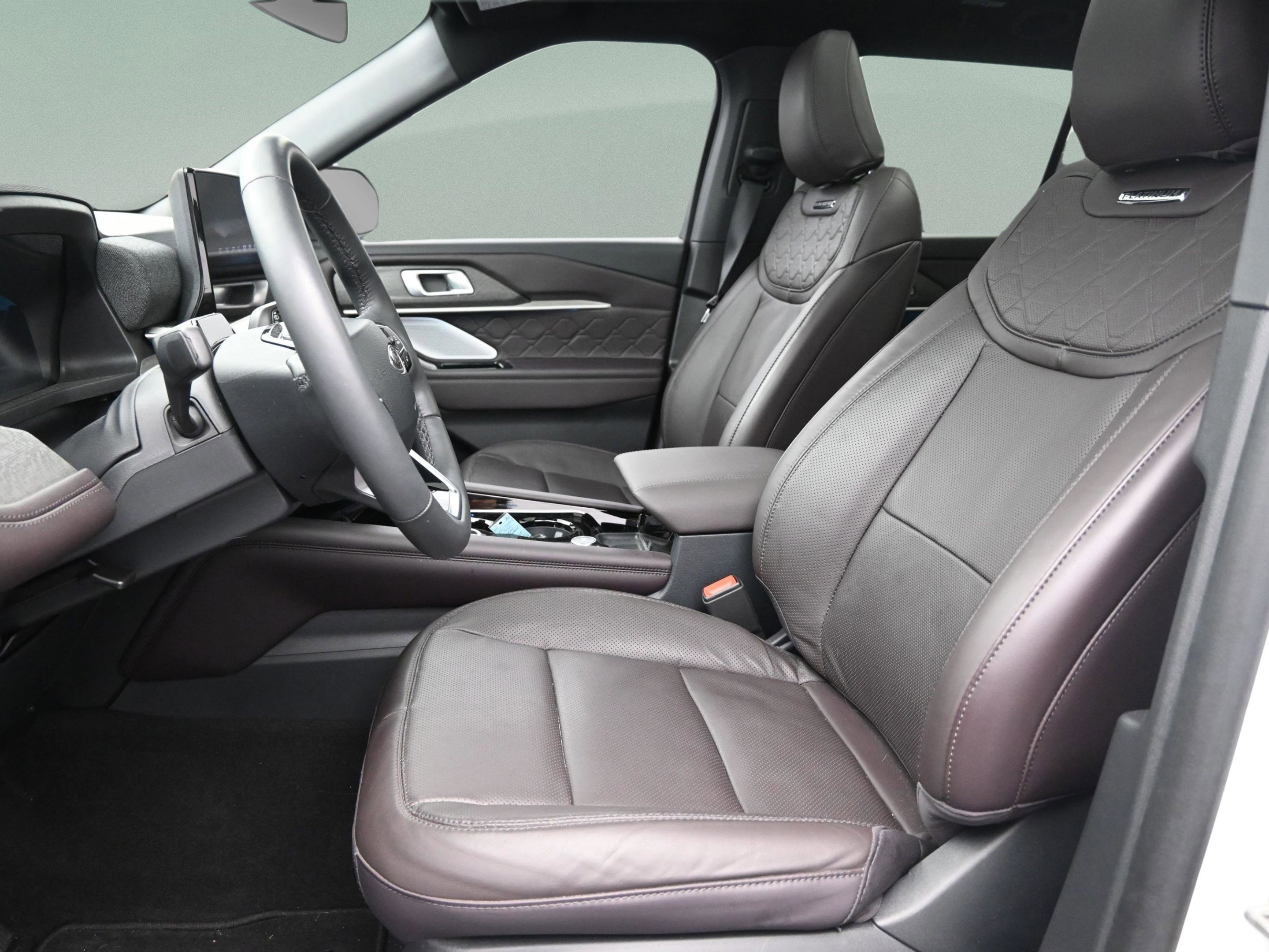 Used 2025 Ford Explorer Platinum w/ Ultimate Package image 17