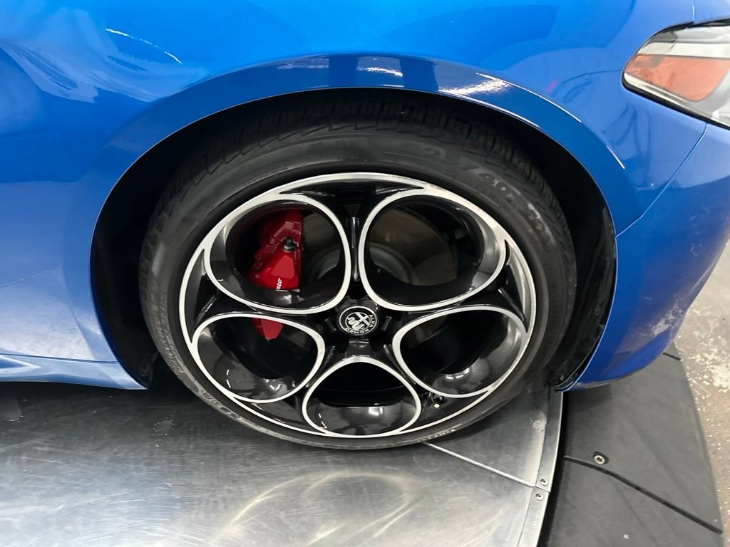 Used 2023 Alfa Romeo Giulia Veloce RWD image 9