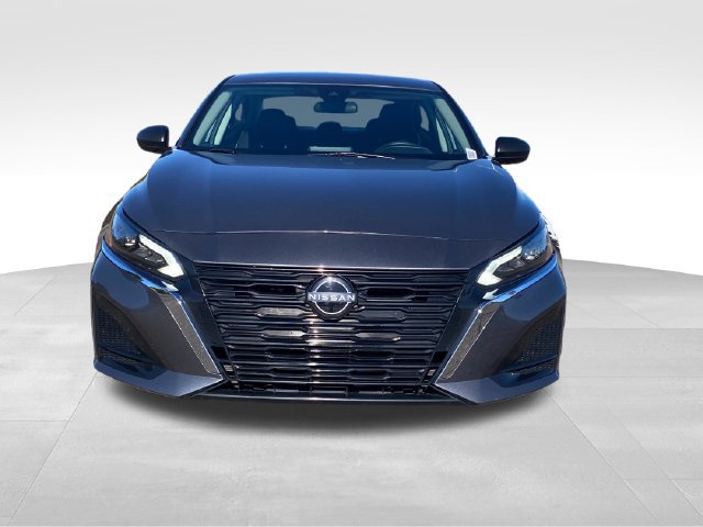Used 2025 Nissan Altima 2.5 SV FWD image 2