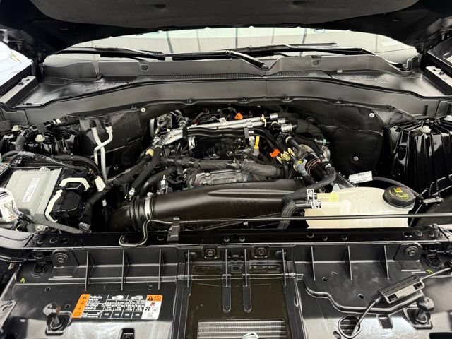 Used 2025 Ford Explorer Active AWD/4WD image 9