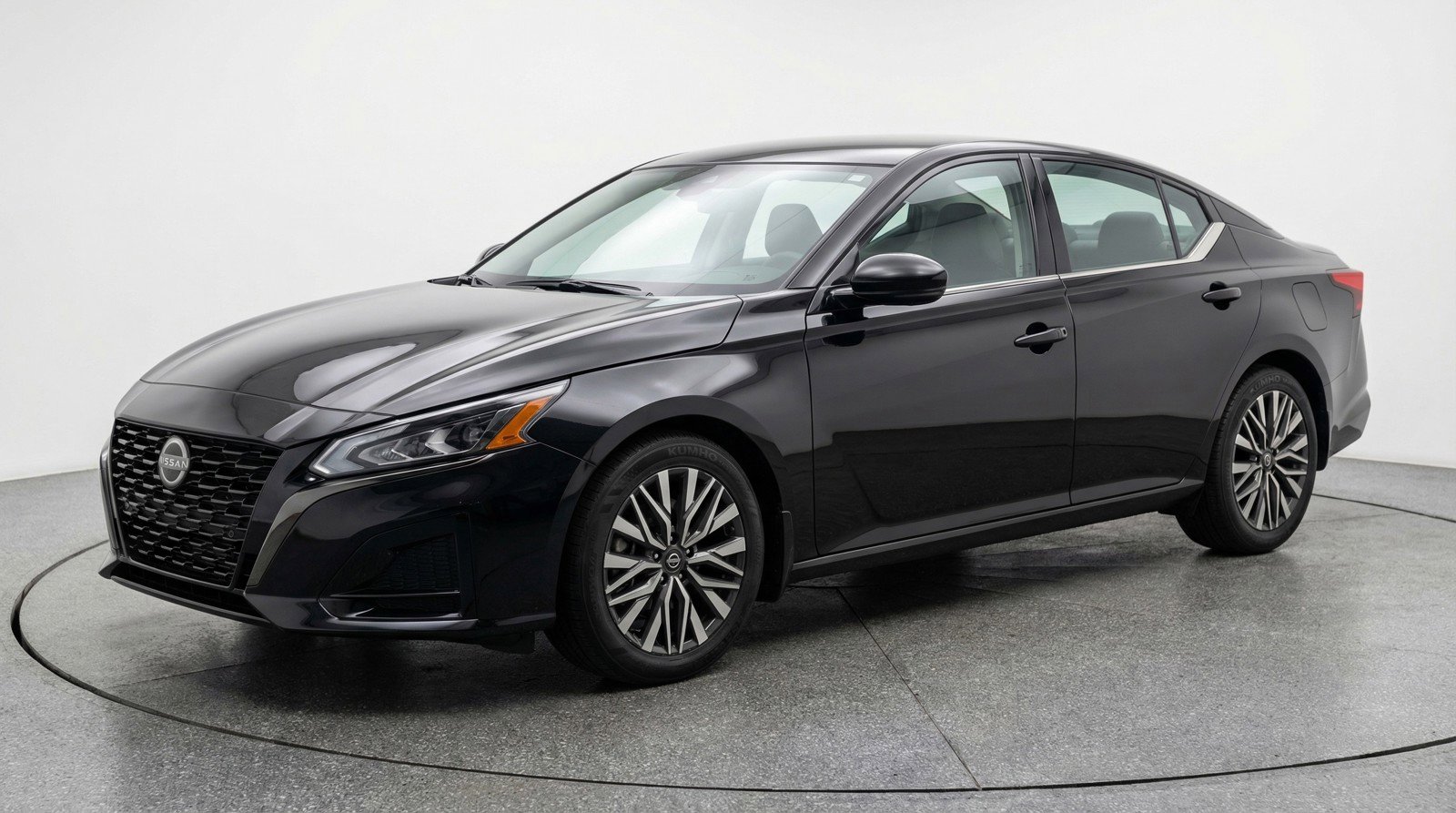 Used 2025 Nissan Altima 2.5 SV image 3