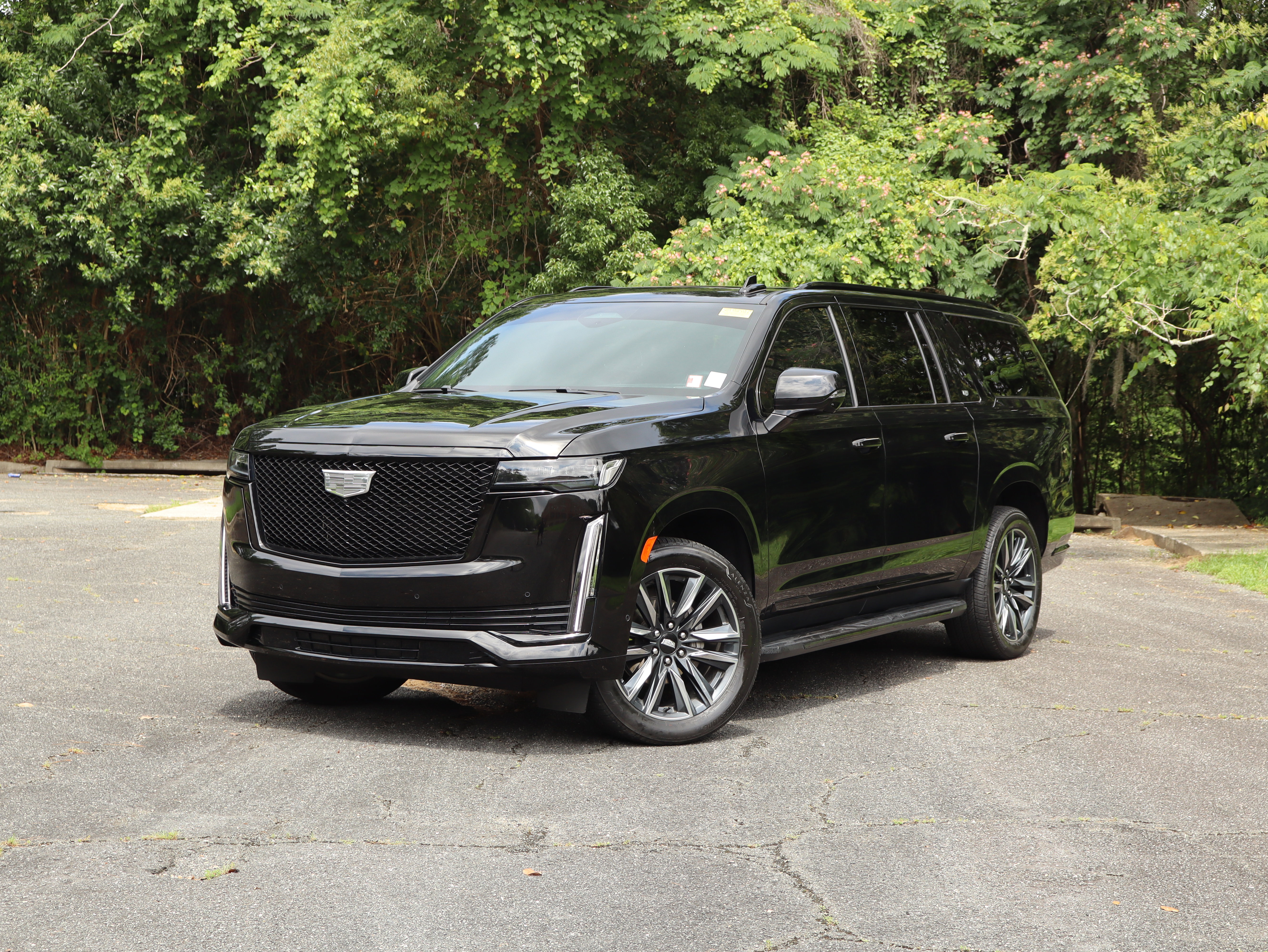 Used 2024 Cadillac Escalade ESV Sport AWD/4WD image 2