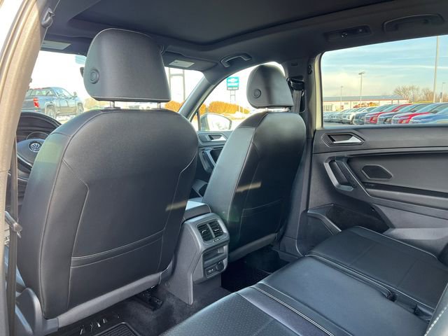 Used 2021 Volkswagen Tiguan SE R-Line image 35