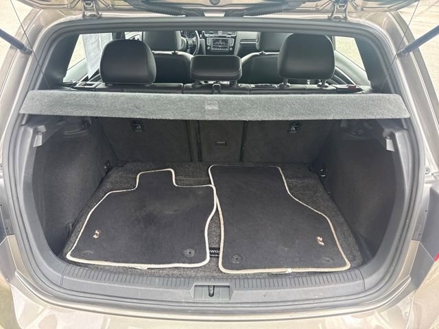 Used 2017 Volkswagen Golf R 4-Door image 22