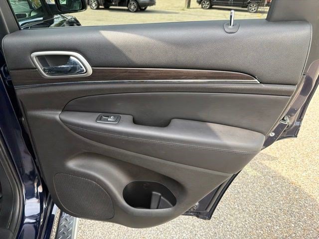 Used 2018 Jeep Grand Cherokee Overland AWD/4WD image 14