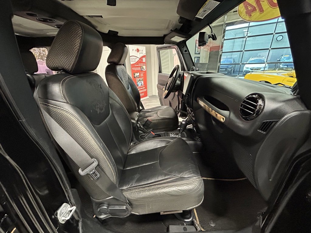 Used 2014 Jeep Wrangler Unlimited Sahara image 35