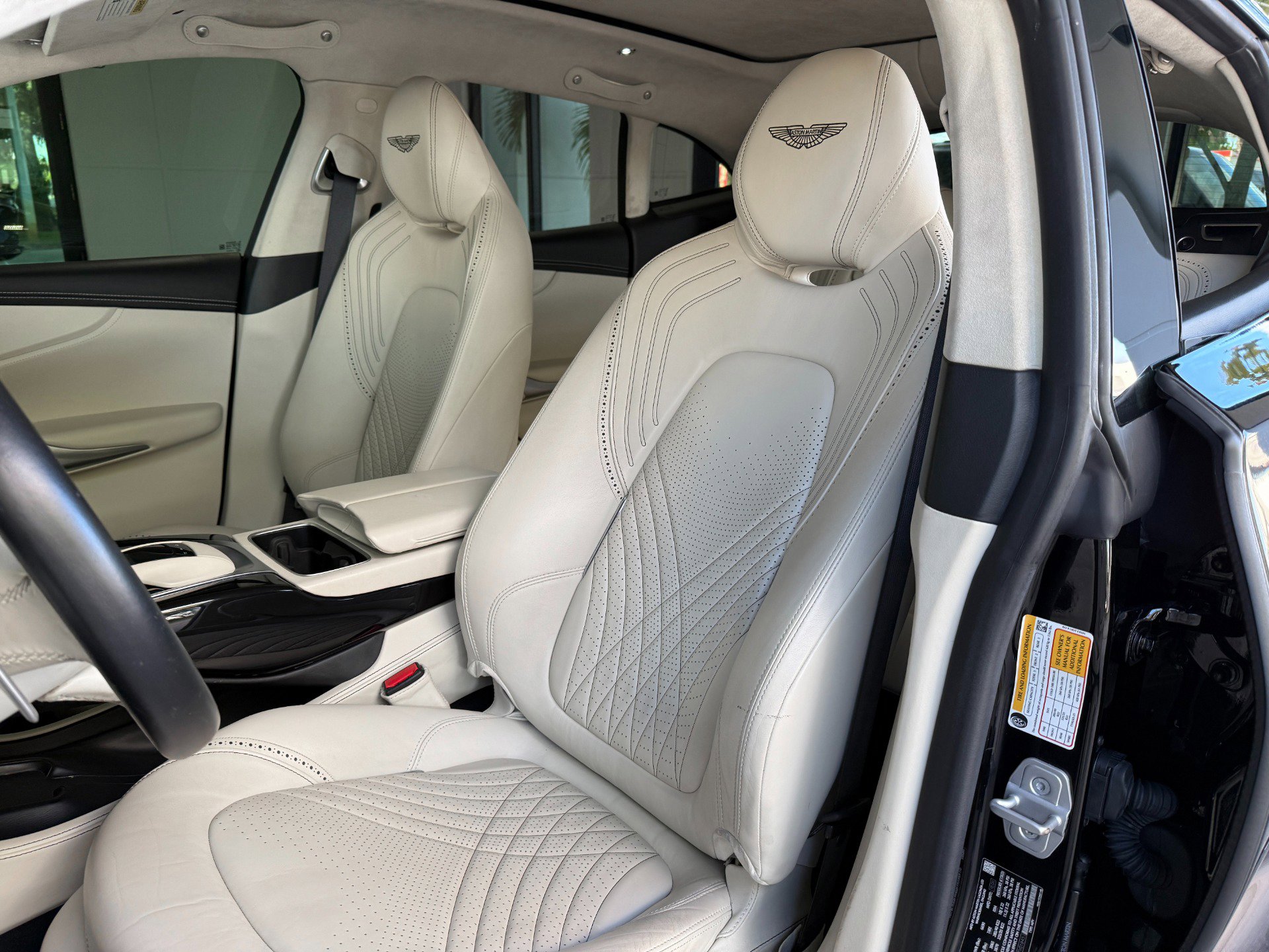 Used 2021 Aston Martin DBX image 25