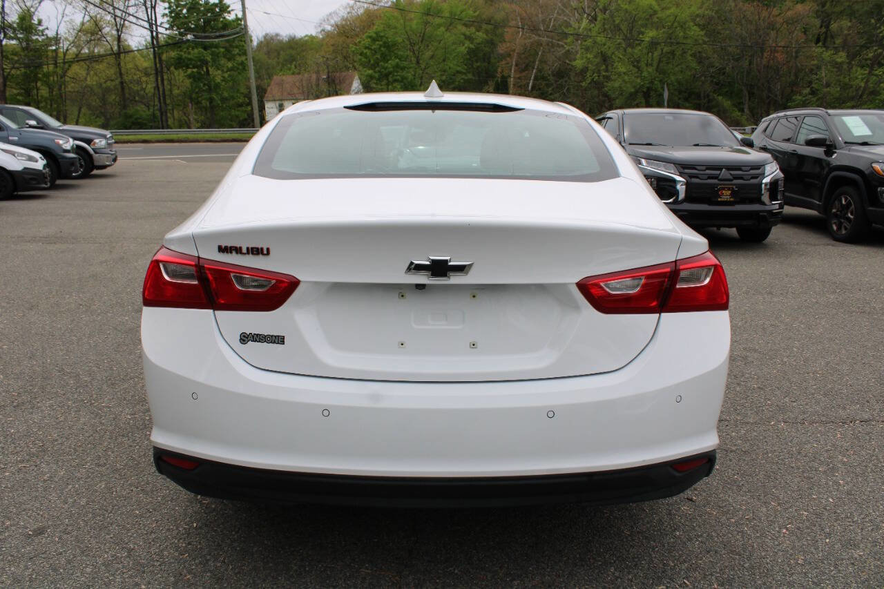 Used 2018 Chevrolet Malibu LT w/ Driver Confidence Package FWD image 9