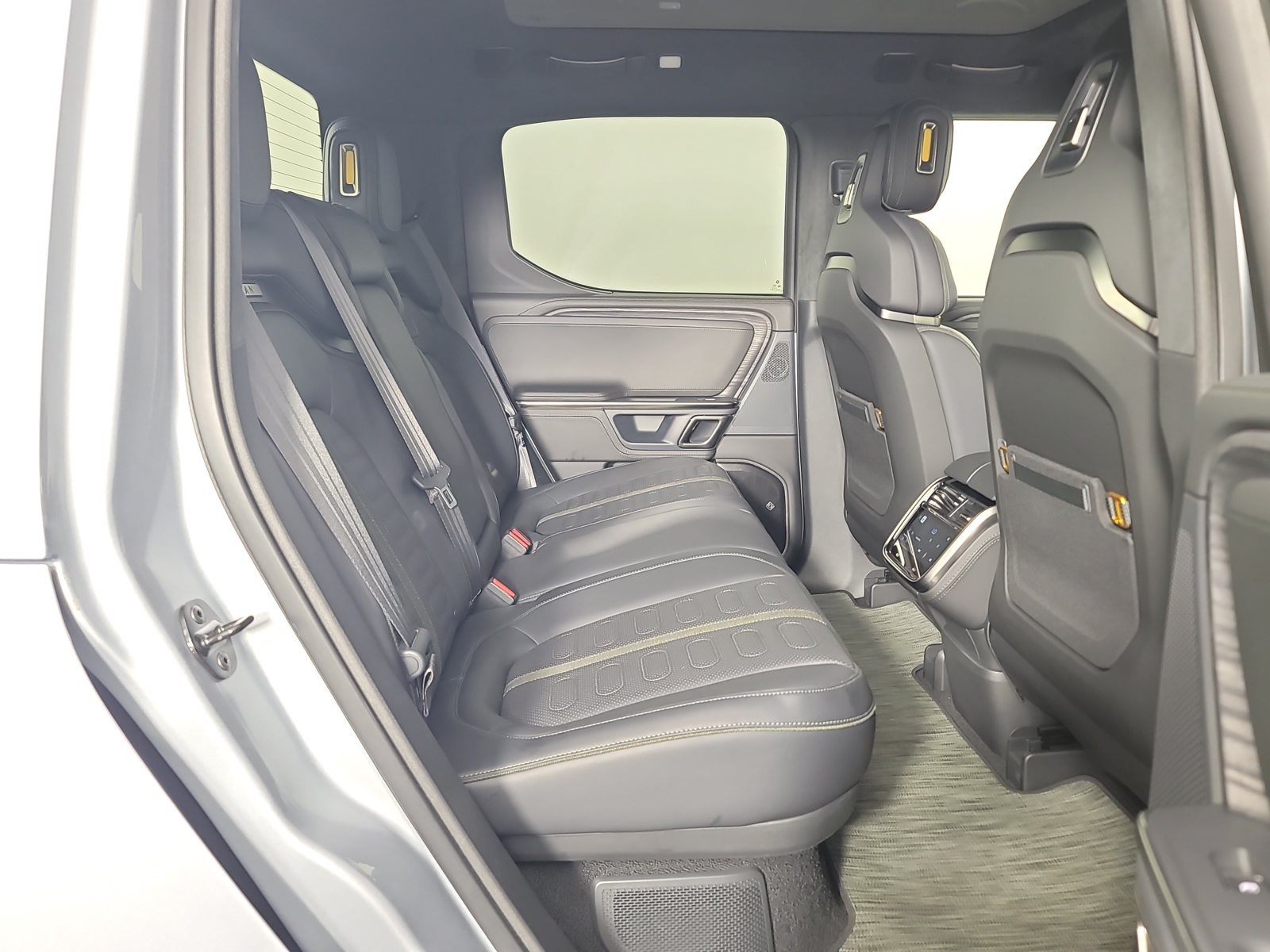 Used 2024 Rivian R1T Adventure Dual AWD/4WD image 22