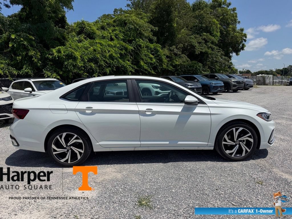 Used 2025 Volkswagen Jetta SEL FWD image 6