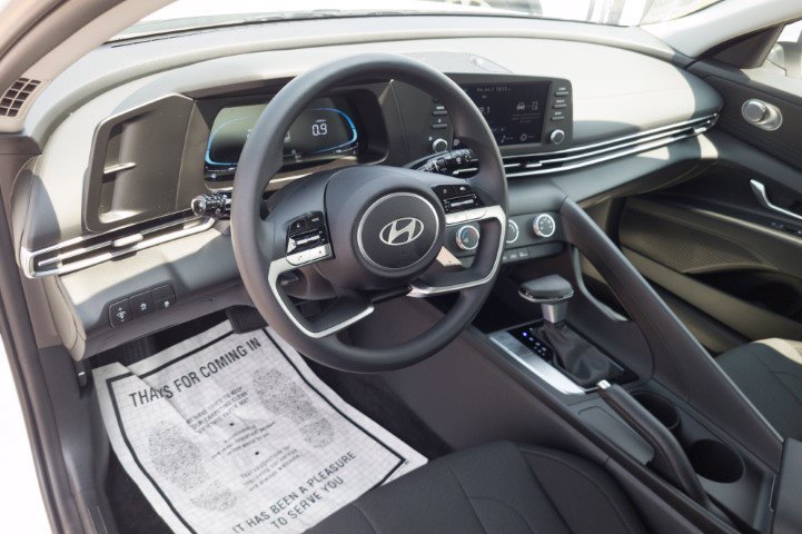 New 2026 Hyundai Elantra SE FWD image 11