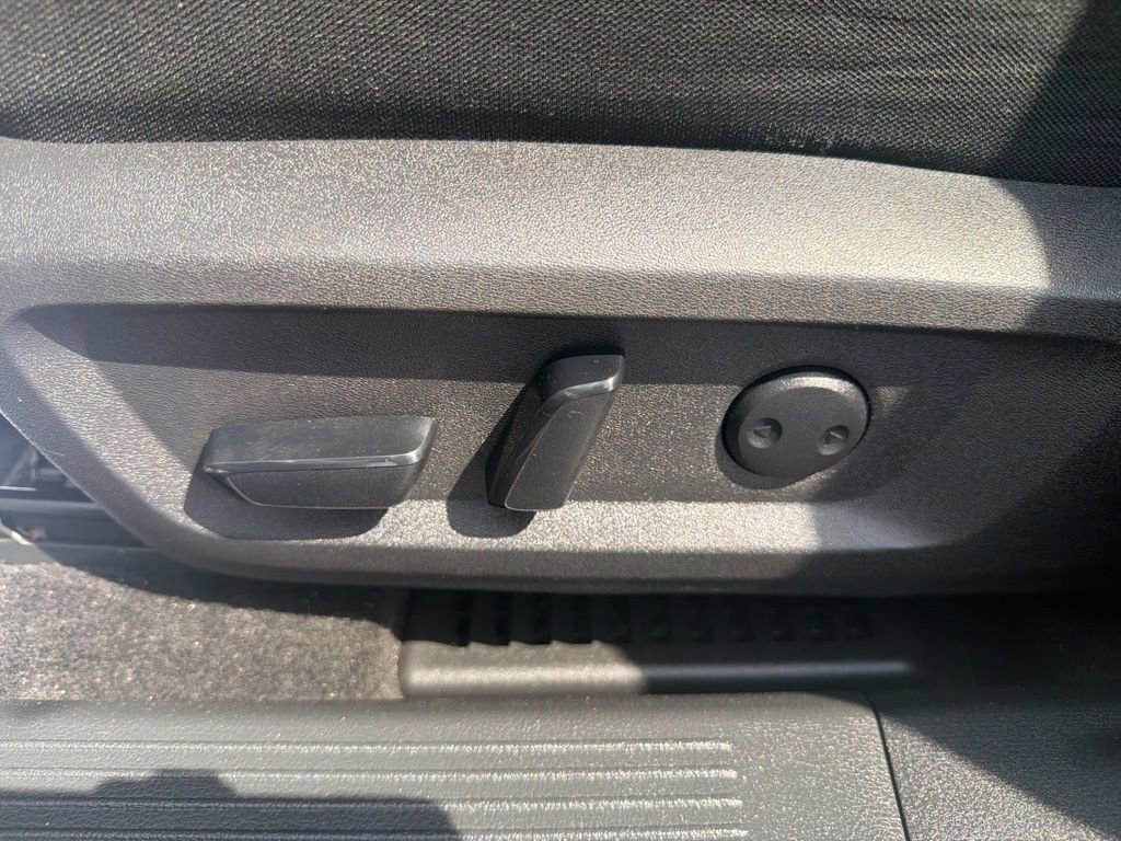 Used 2023 Nissan Rogue SV AWD/4WD image 18