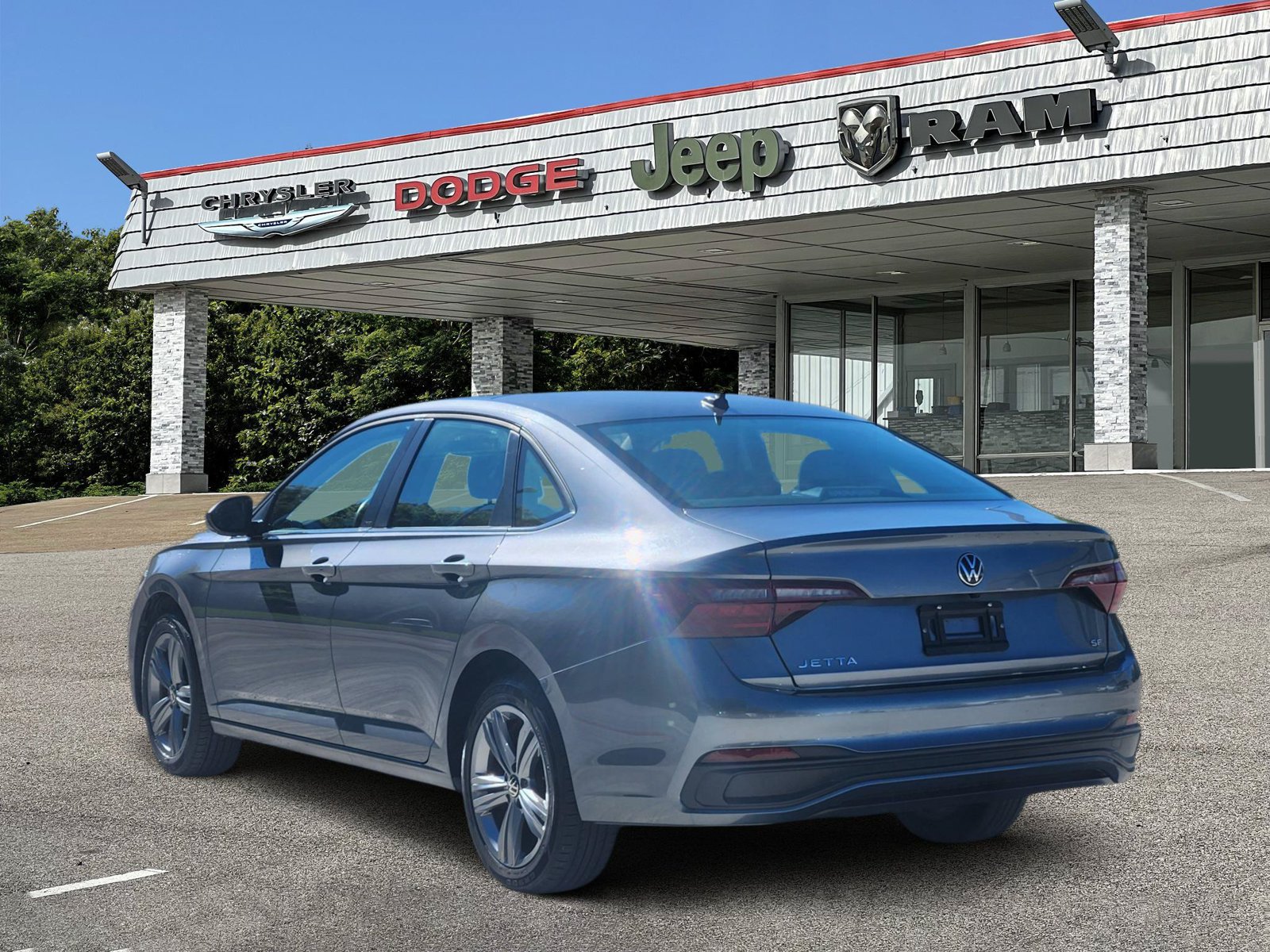 Used 2024 Volkswagen Jetta SE FWD image 5