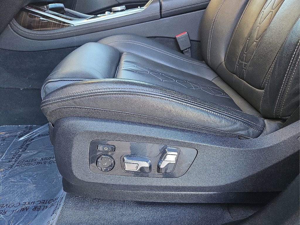 Used 2023 BMW X7 xDrive40i image 25