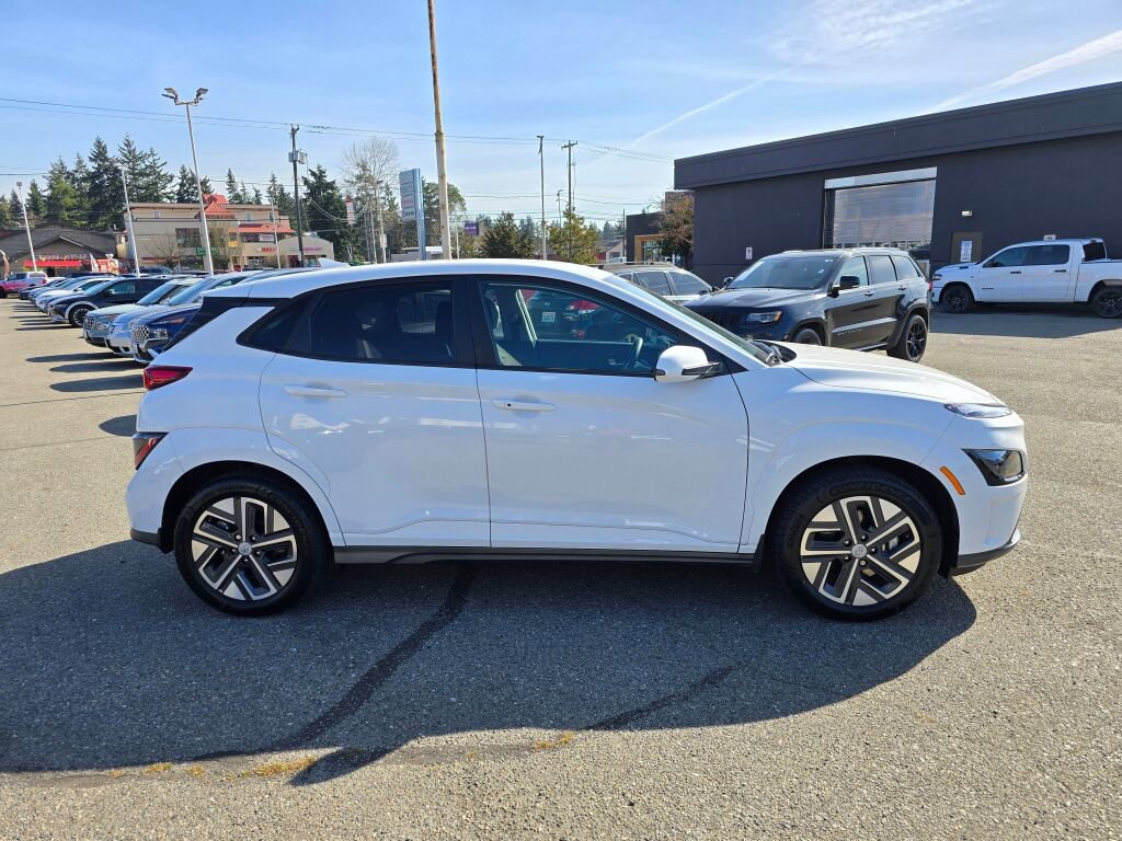 Used 2023 Hyundai Kona SE w/ Cargo Package image 8