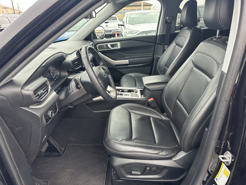 Used 2024 Ford Explorer XLT w/ Equipment Group 202A image 11