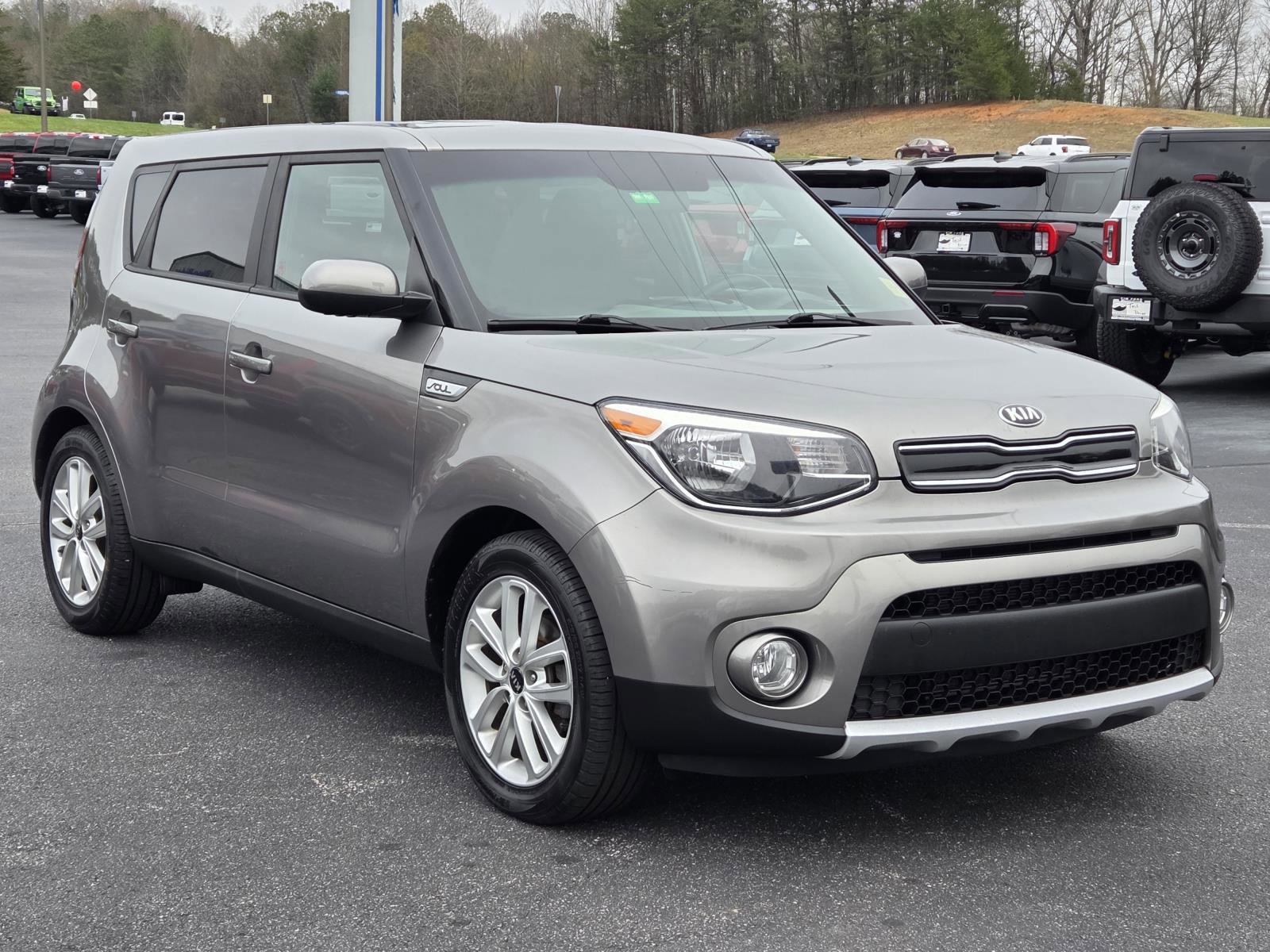 Used 2017 Kia Soul + image 2