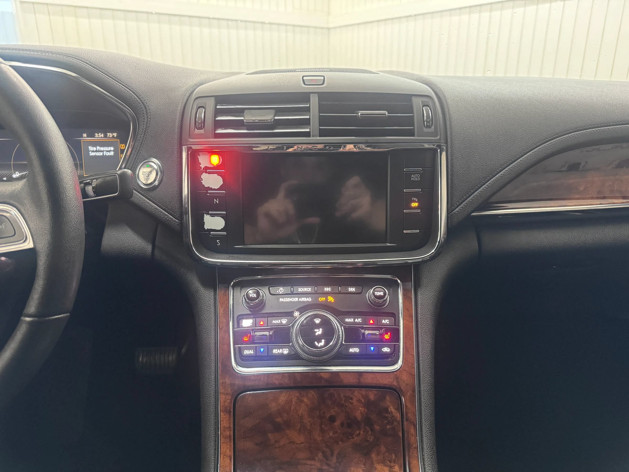 Used 2017 Lincoln Continental Premiere FWD image 18
