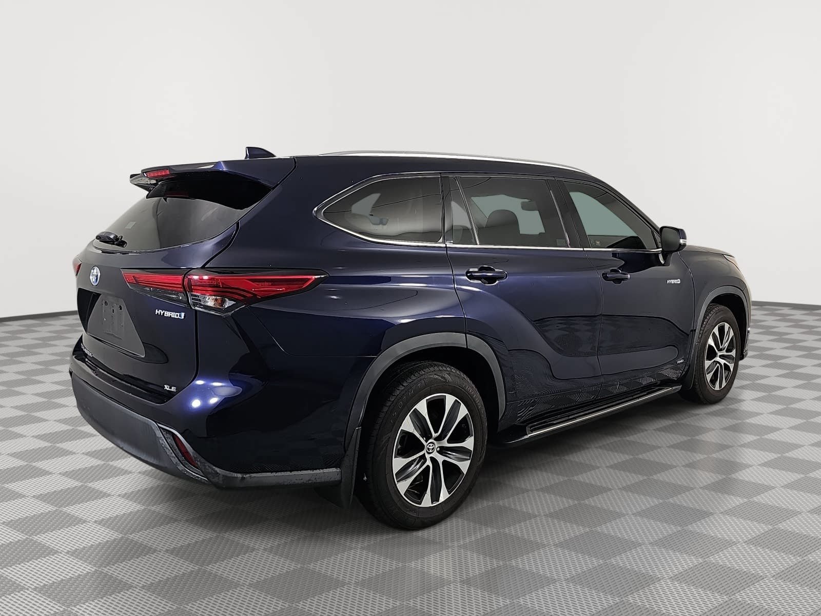 Used 2020 Toyota Highlander XLE AWD/4WD image 8