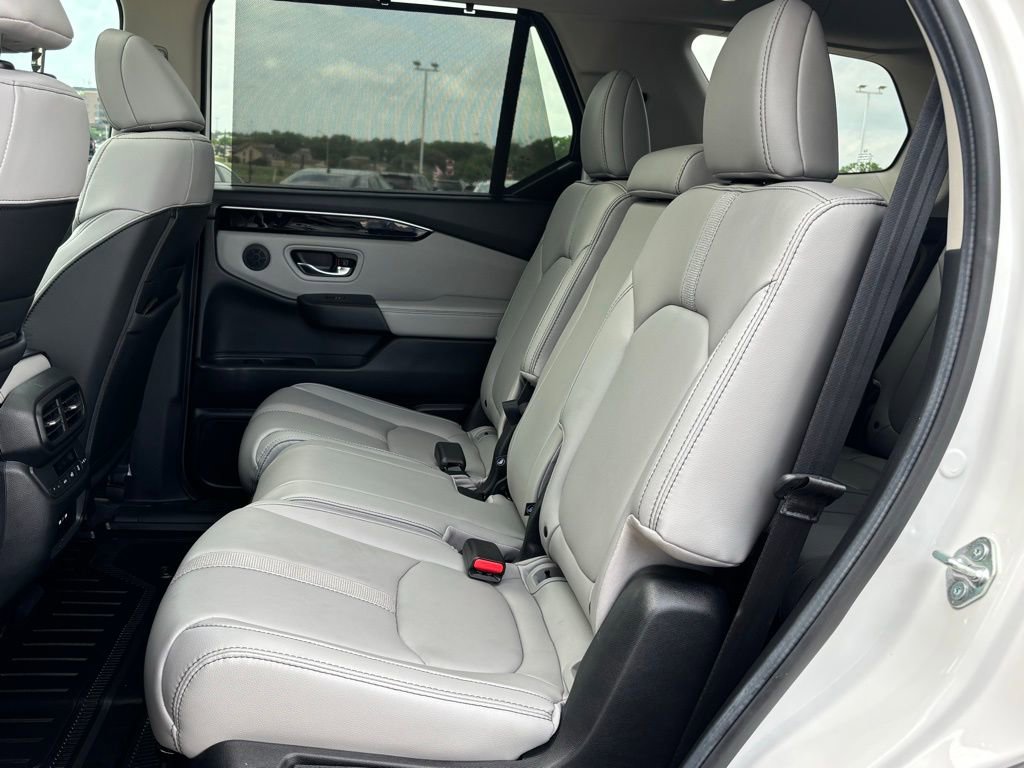 Used 2025 Honda Pilot Touring image 15