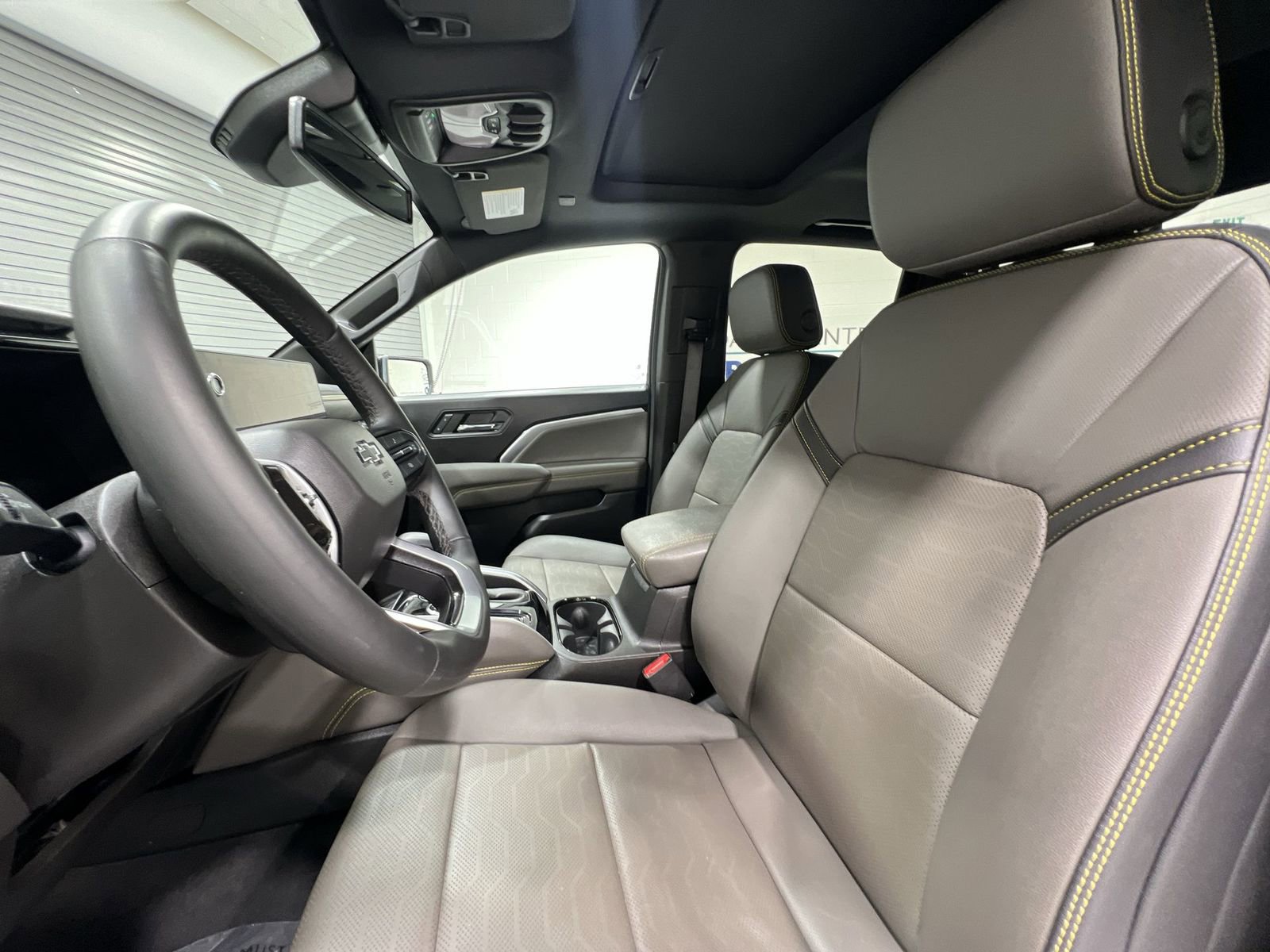 Used 2024 Chevrolet Colorado ZR2 w/ ZR2 Convenience Package III image 11