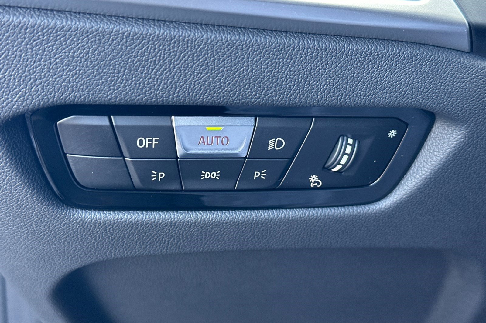 Used 2025 BMW i4 eDrive40 w/ Driving Assistance Package image 36