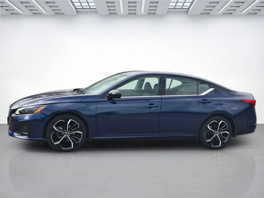 Used 2023 Nissan Altima 2.5 SR w/ SR Premium Package FWD image 7