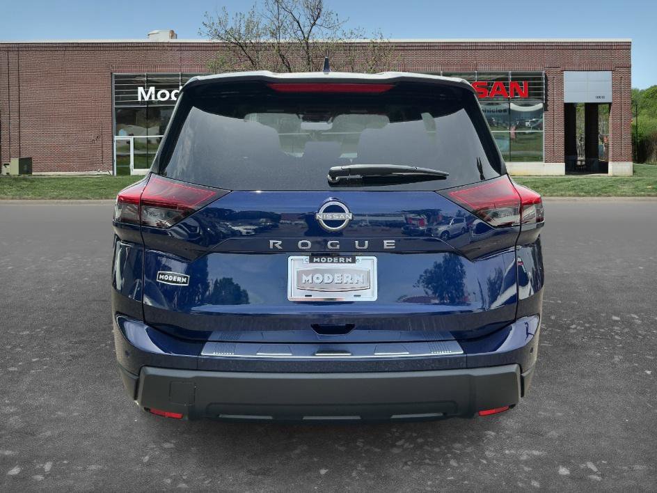 Certified 2026 Nissan Rogue SV FWD image 3