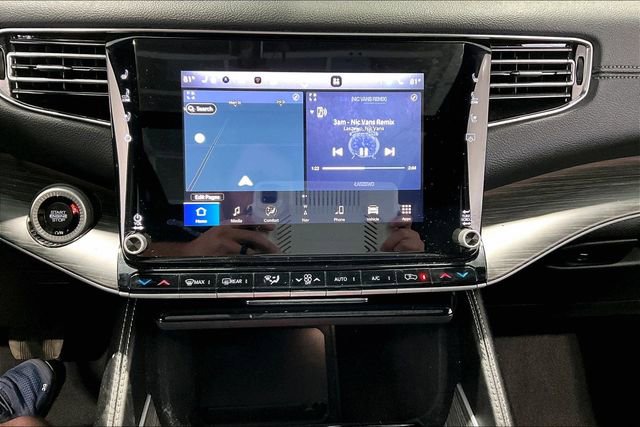 Used 2023 Jeep Wagoneer Series III w/ Premium Group I image 15