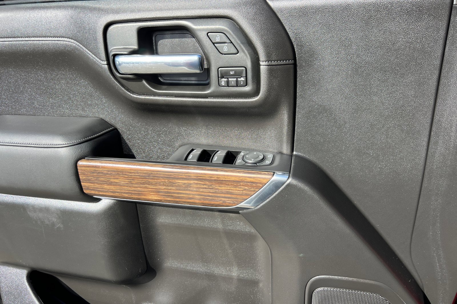 Used 2020 Chevrolet Silverado 1500 High Country w/ Technology Package image 12