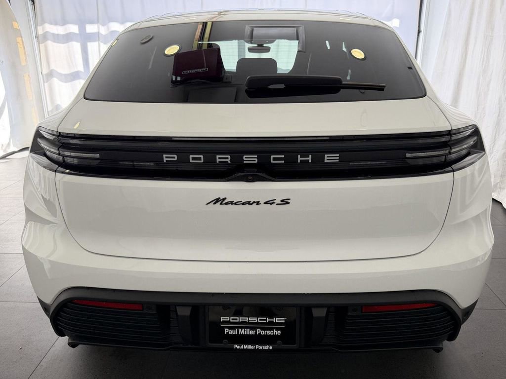 New 2026 Porsche Macan 4S Electric AWD/4WD image 8
