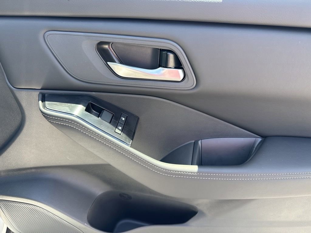 New 2026 Nissan Rogue SV FWD image 17