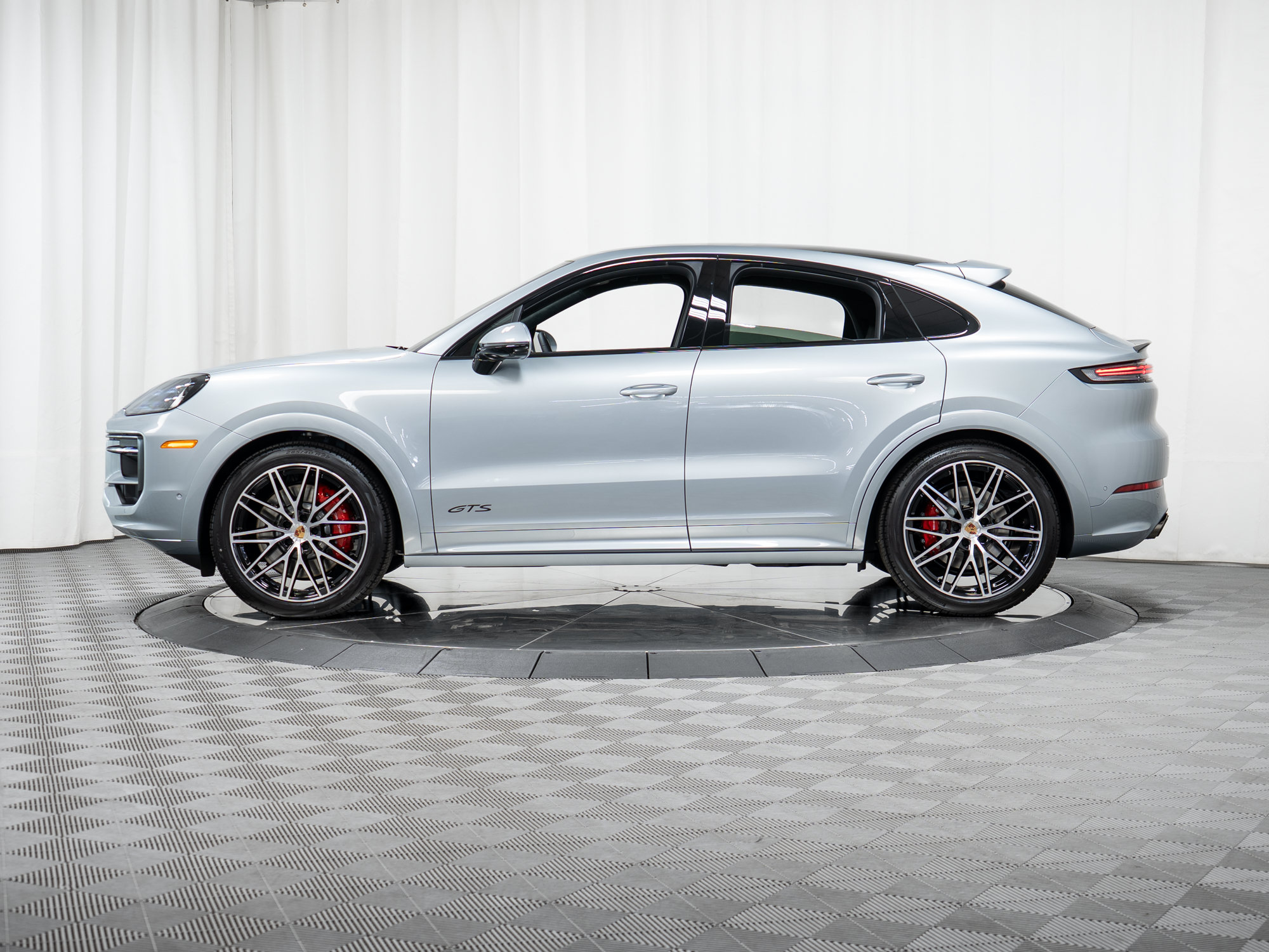 New 2026 Porsche Cayenne GTS AWD/4WD image 35
