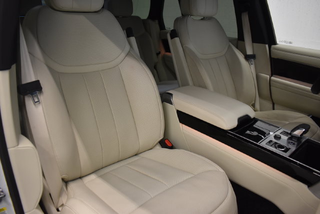 Used 2023 Land Rover Range Rover SE AWD/4WD image 6