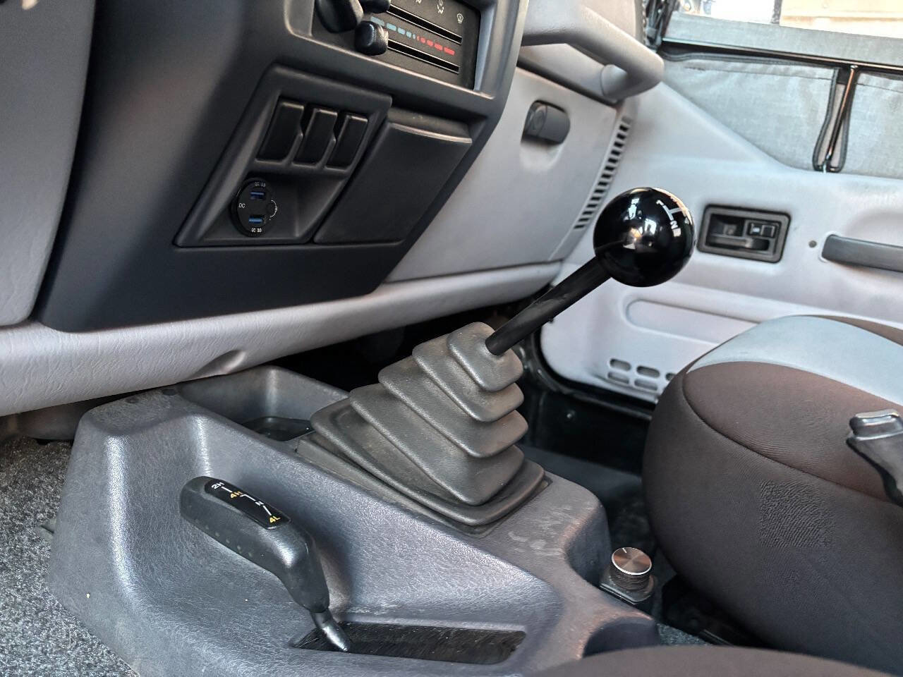 Used 1998 Jeep Wrangler SE image 14