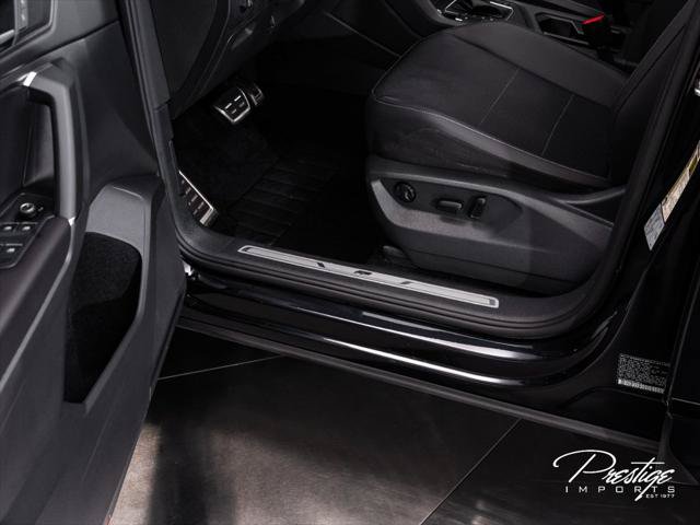 Used 2020 Volkswagen Tiguan SE R-Line FWD image 19