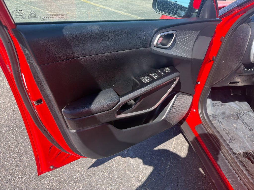 Used 2024 Kia Soul LX w/ Option Group 015 FWD image 12
