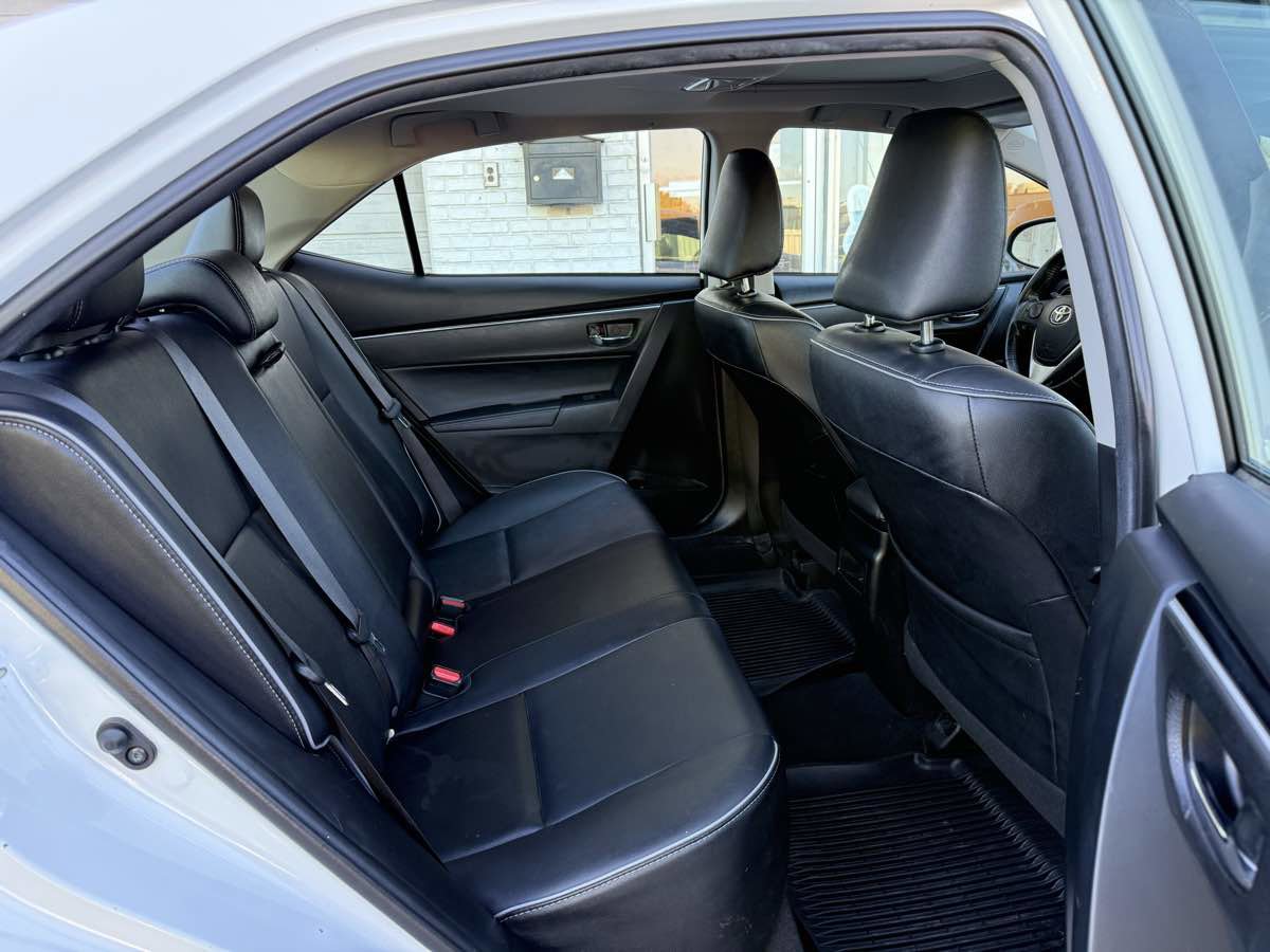 Used 2018 Toyota Corolla XLE image 12